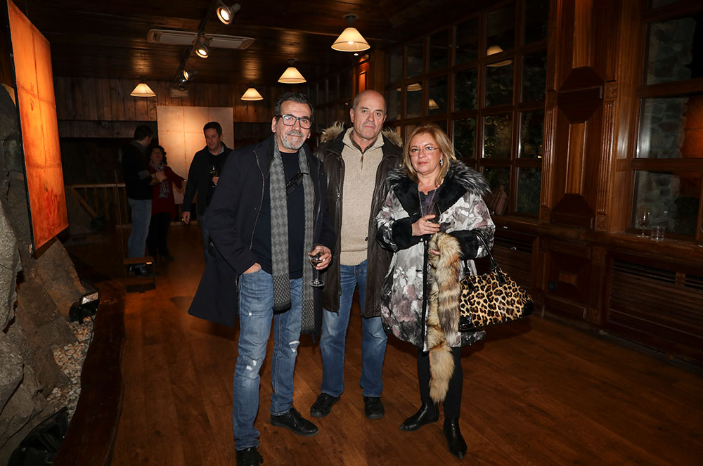 Àngel Calvente a l'exposició de Rafael Contreras