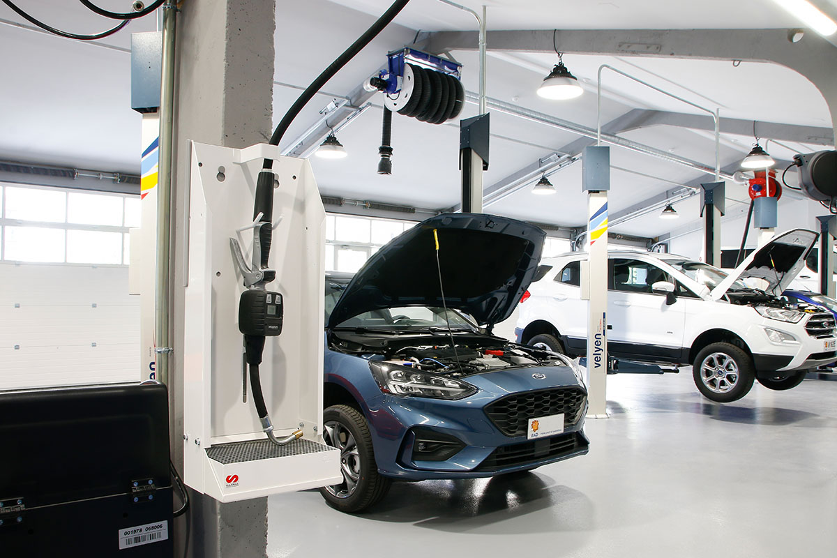 Vista interior del taller FORD