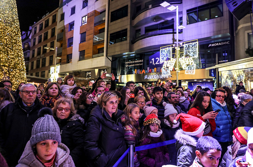 Públic a l'encesa de llums d'escaldes-engordany
