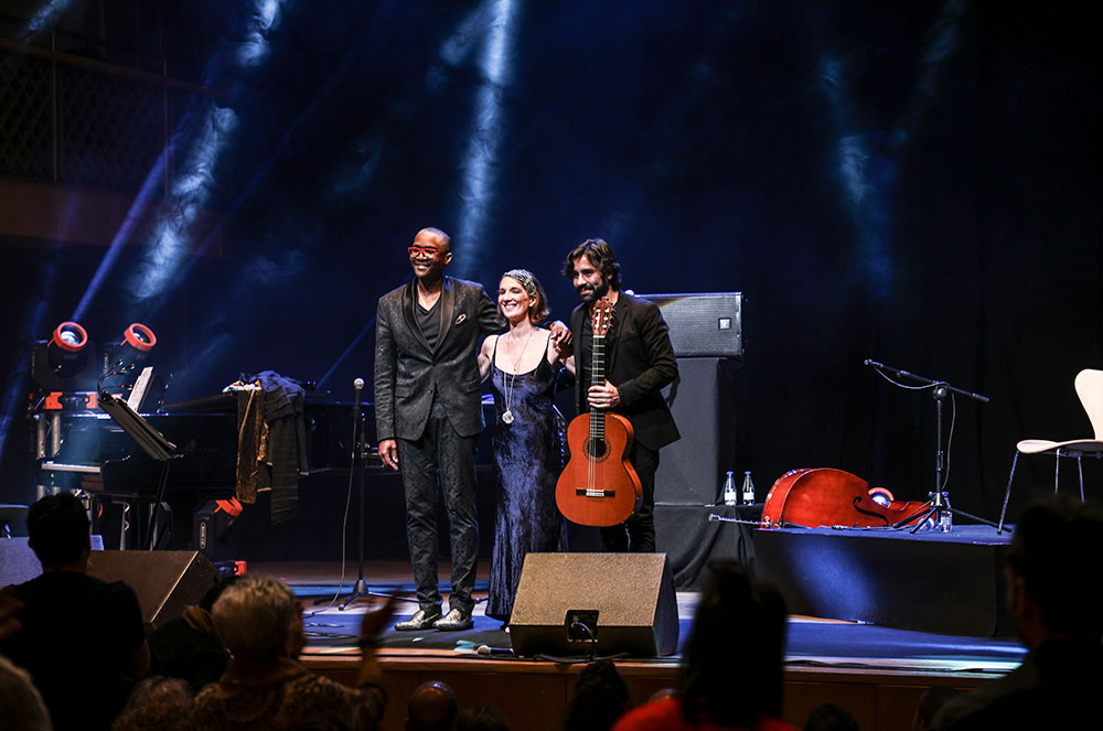 Dulce Pontes a Andorra amb 2 músics
