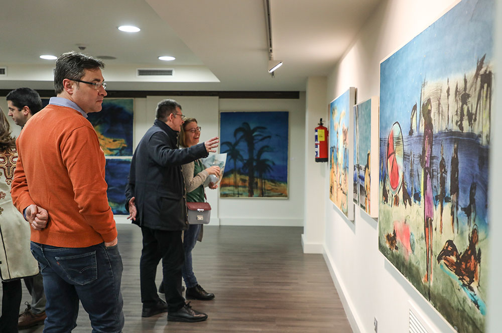 Convidat apreciant les obres del Perico Pastor