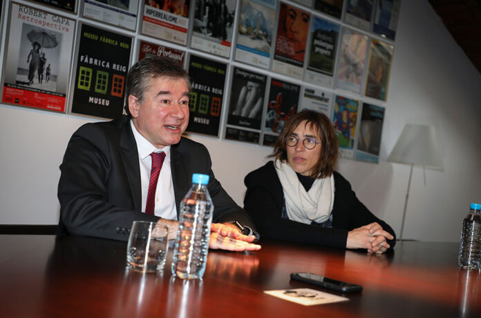 Joan Manel Abril presentant el seu assaig al Museu Fàbrica Reig