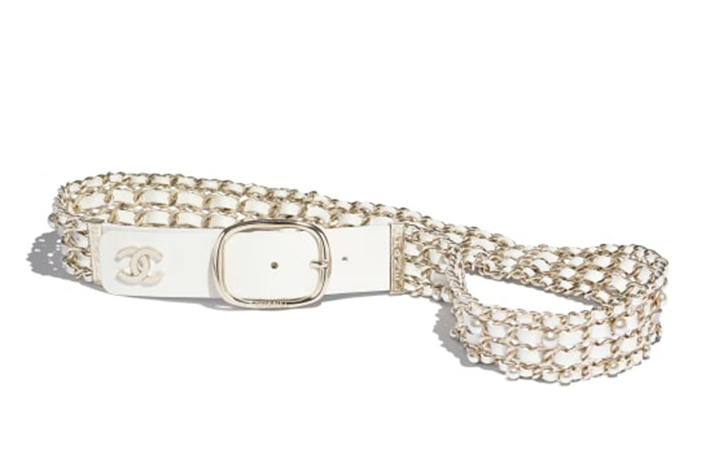 Cinturó blanc de pell de xai en metall daurat i perles de vidre. CHANEL
