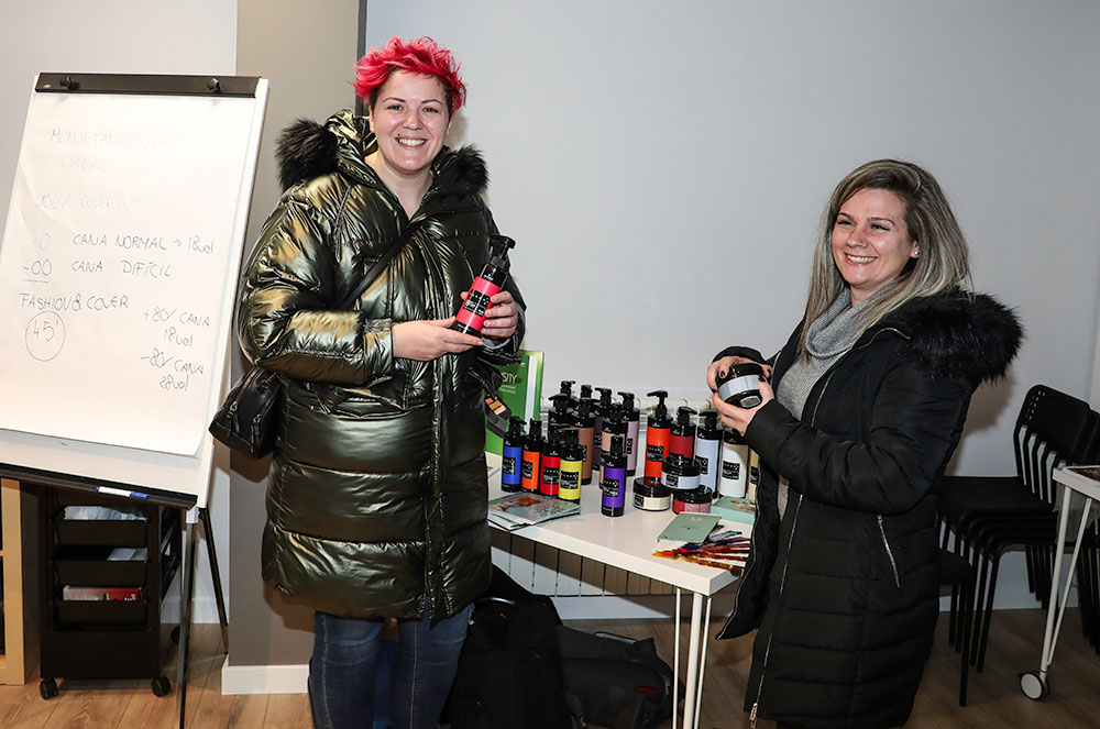 Estilistes provant Productes Schwarzkopf Professional