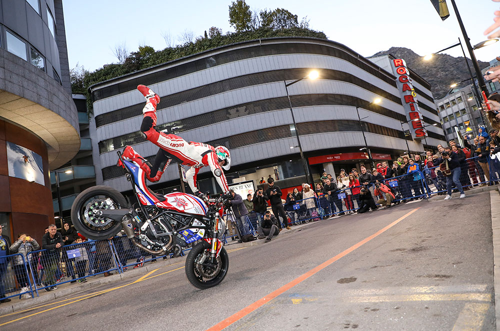 Emilio Zamora a l'exhibició del Reale Avintia Racing