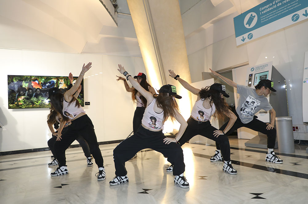 TC Escola de Dansa a l'Exposició No Animal Killer Here de Philippe Shangti