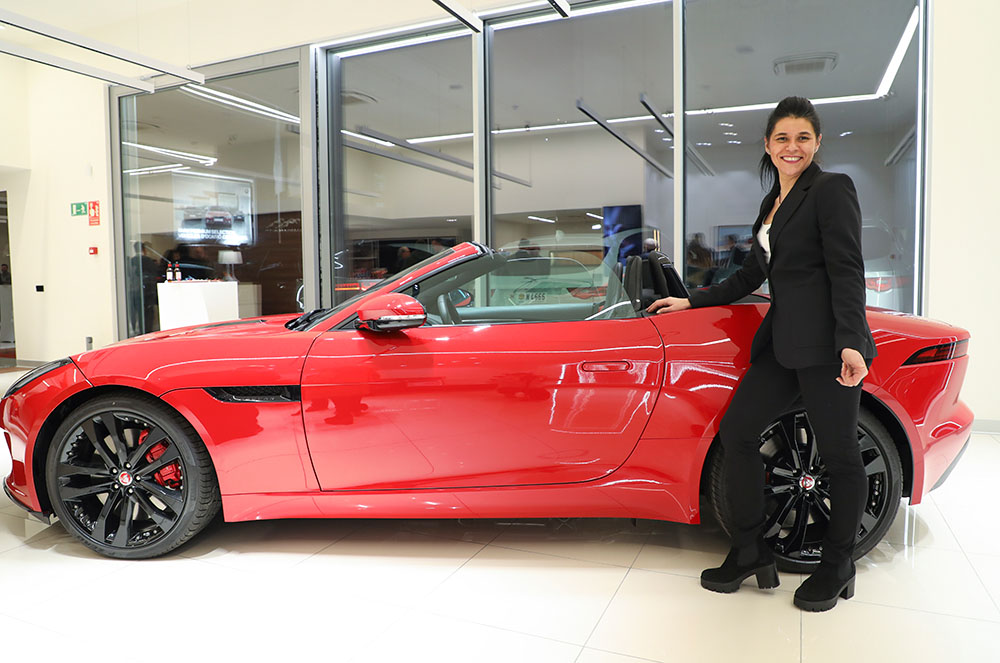 Cotxe Jaguar F-type a les noves instal·lacions de Cars Pyrénées