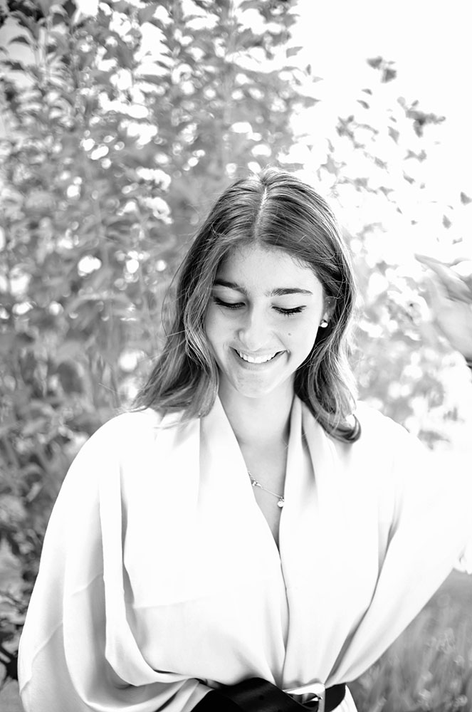 Cantant Angie Millan