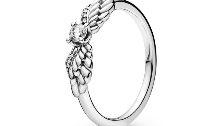 10 Anillo en plata de ley Alas de Ángel Brillantes 44€