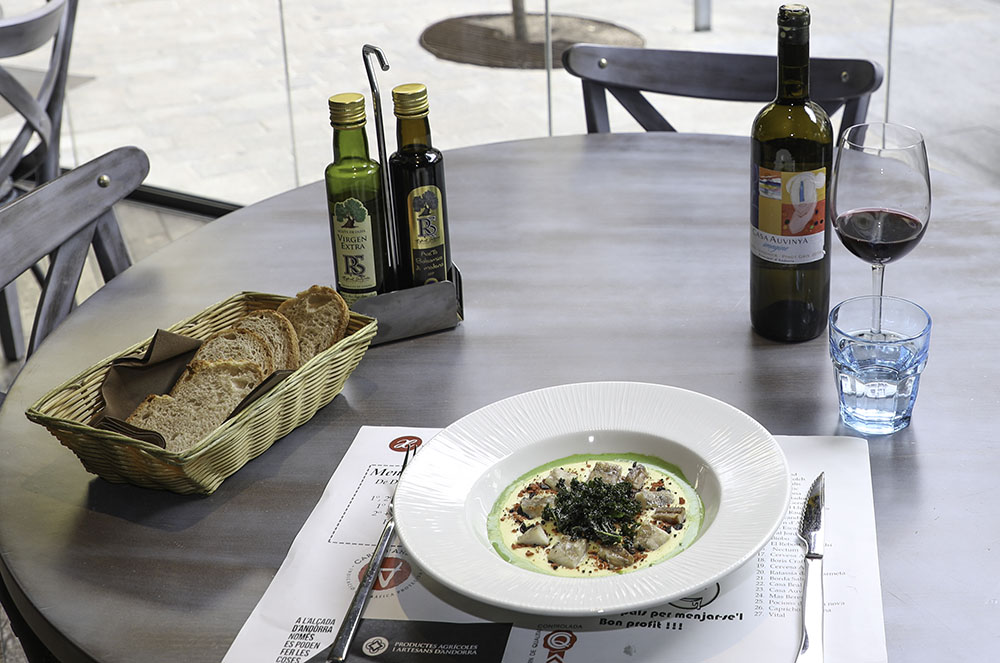 Taula amb plat del restaurant fourteen