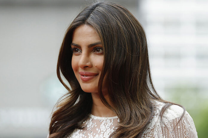 Estil wavy lob Priyanka Chopra