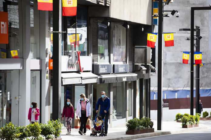 Ciutadans gaudint del confinament flexibilitzat