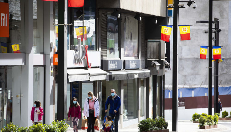 Ciutadans gaudint del confinament flexibilitzat