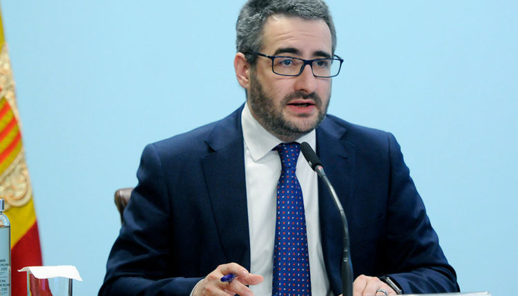 Eric Jover ministre portaveu parlant dels crèdits tous