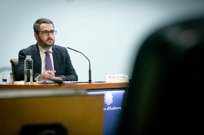 Eric Jover parlant sobre la venda d'Andorra telecom i feda