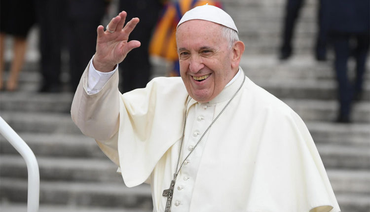 El Papa Francesc saludant als seus seguidors