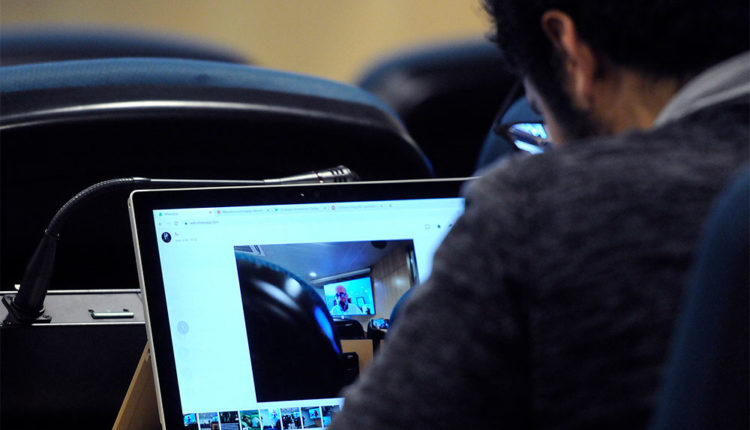 Durant la roda de premsa del Ministre Benazet