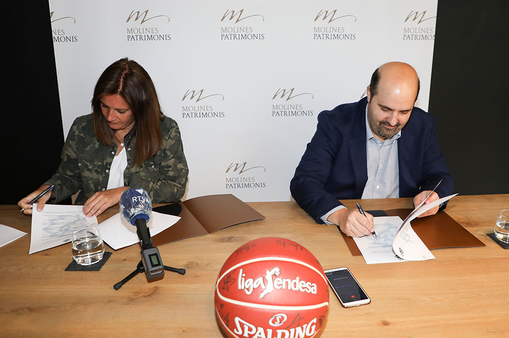 Signatura del contracte entre Molines Patrimonis i MoraBanc Andorra