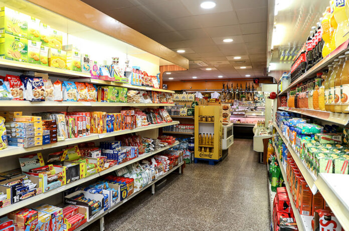 Interior d'un supermercat del pais