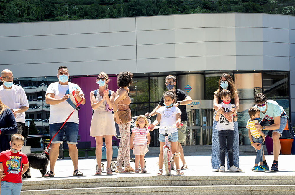 Públic a la festa del Poble
