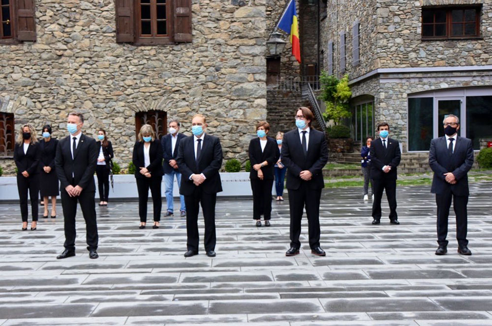 Parlamentaris fan minut de silenci