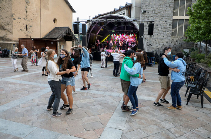 Ball de tarda al Roser de la Massana