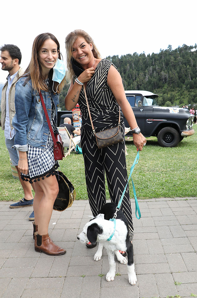 Noies a la Borda del Pi