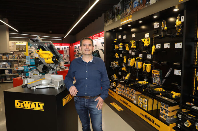 Abel Mavid a la Ferreteria Mavid