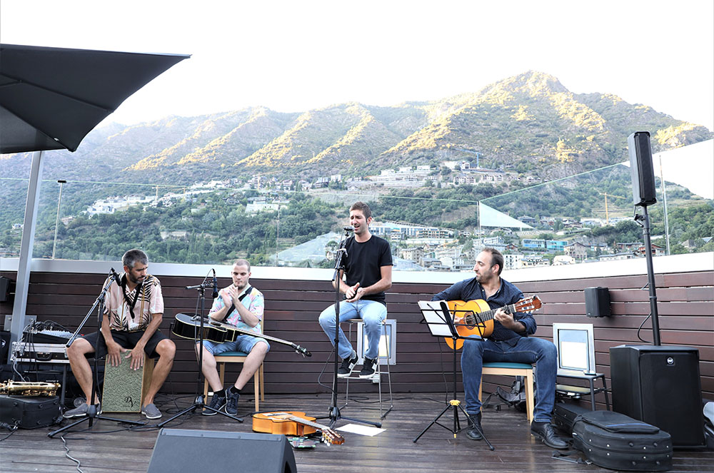 Concert d'Els Pali a la Terrassa The RoofTop Van