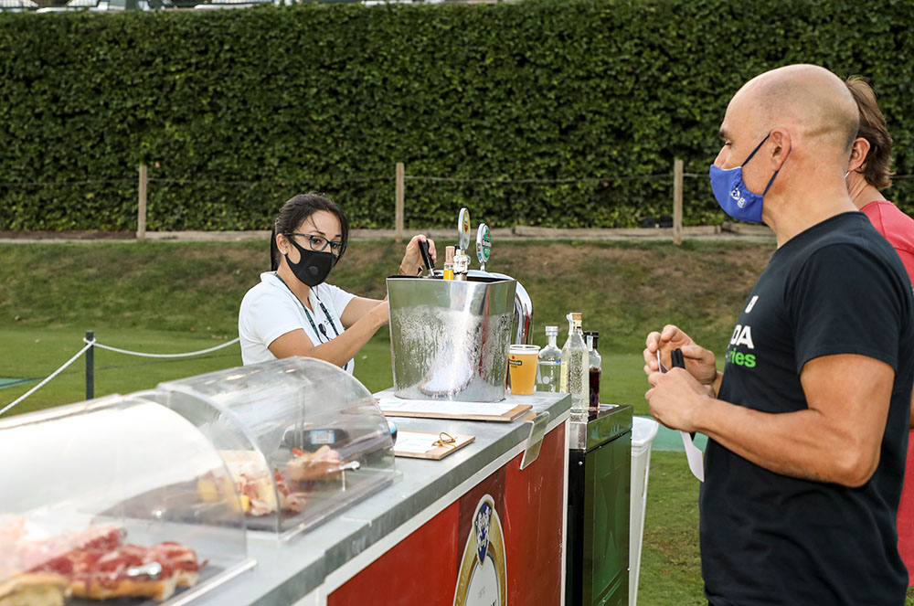 Barra de begudes al concert de Madamme Mustash