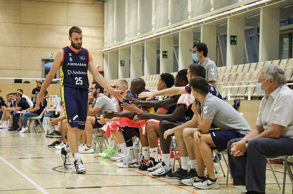 Jelínek i la plantilla del MoraBanc Andorra