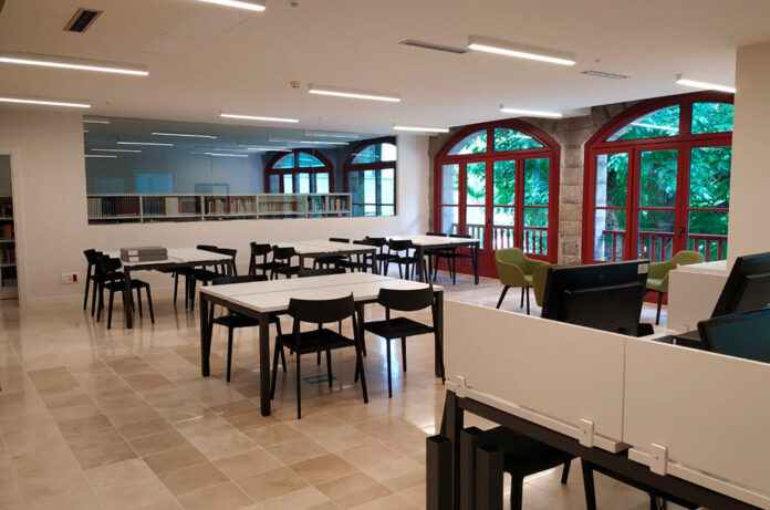 Biblioteca a l'Hotel Rosaleda