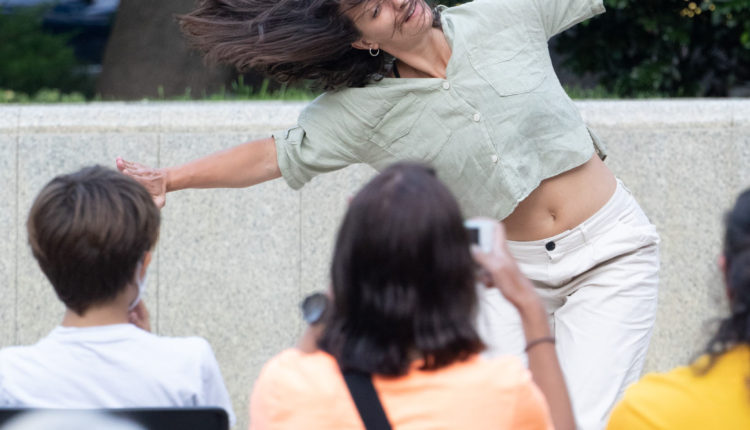 EspectacleVestida de Mar durant Colors d’Estiu, al Parc de la Mola