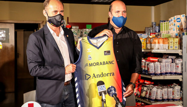 David Fraissinet i Gorka Aixàs amb la samarreta del MoraBanc Andorra
