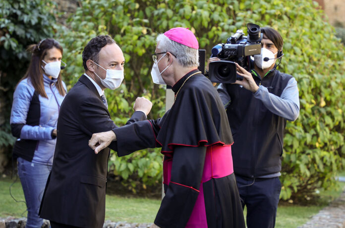 Xavier Espot i Joan-Enric Vives durant el Dia de Meritxell