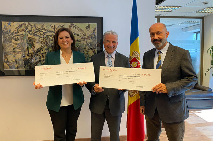 Entrega dels xecs de la Gala Benèfica