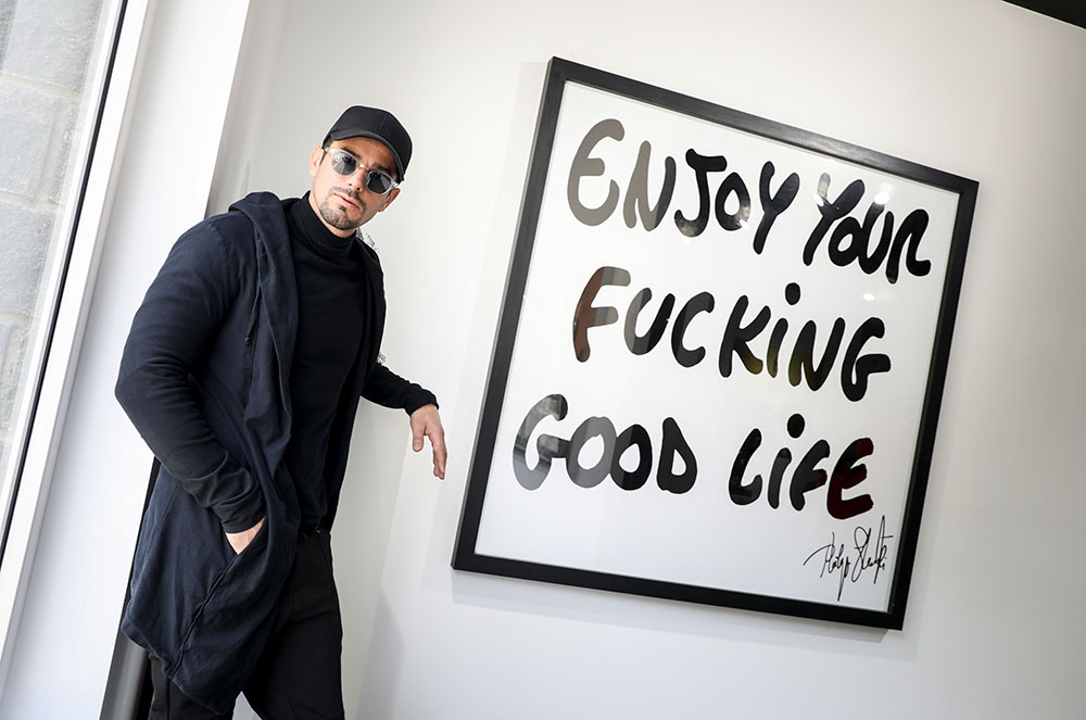 Philippe Shangtia mb una de les seves obres