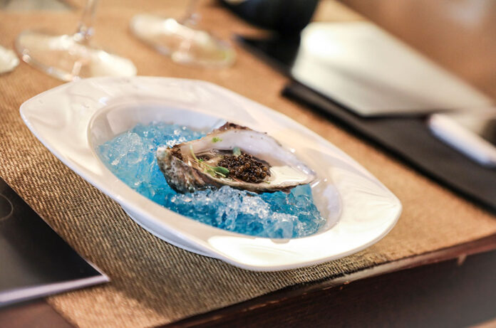Plat de caviar amb ostres al Buda Gastro