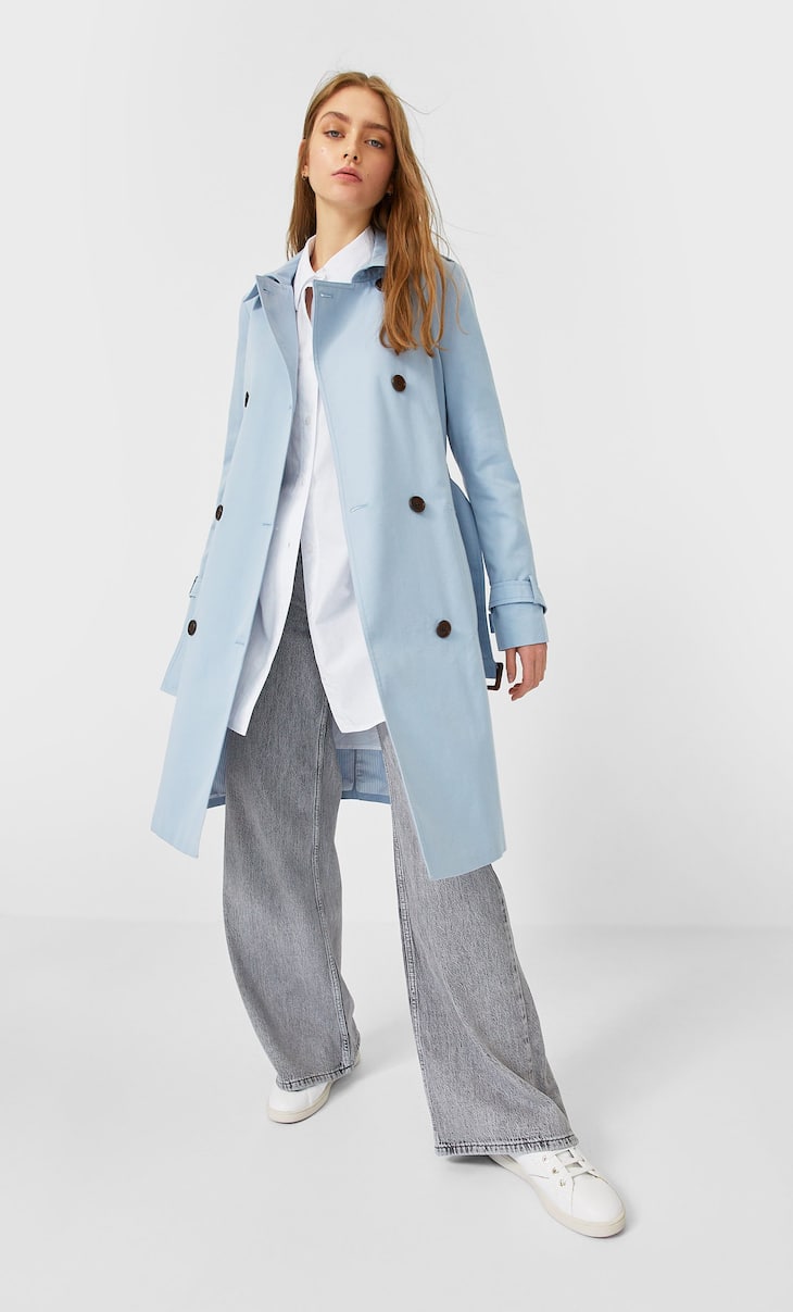 Trench pastel, de Stradivarius