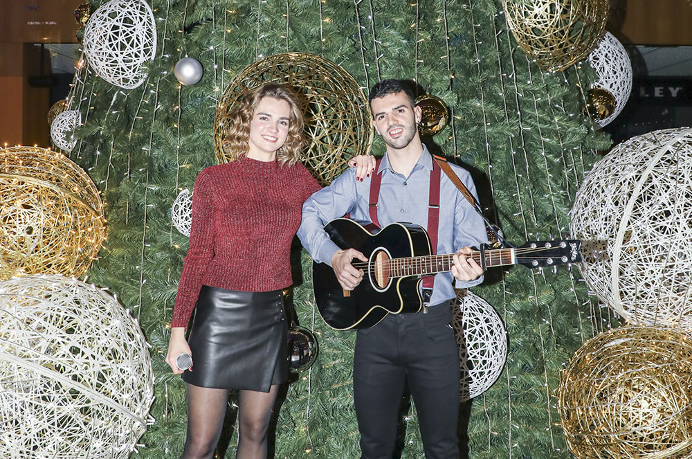 Músics a l'encesa de llums