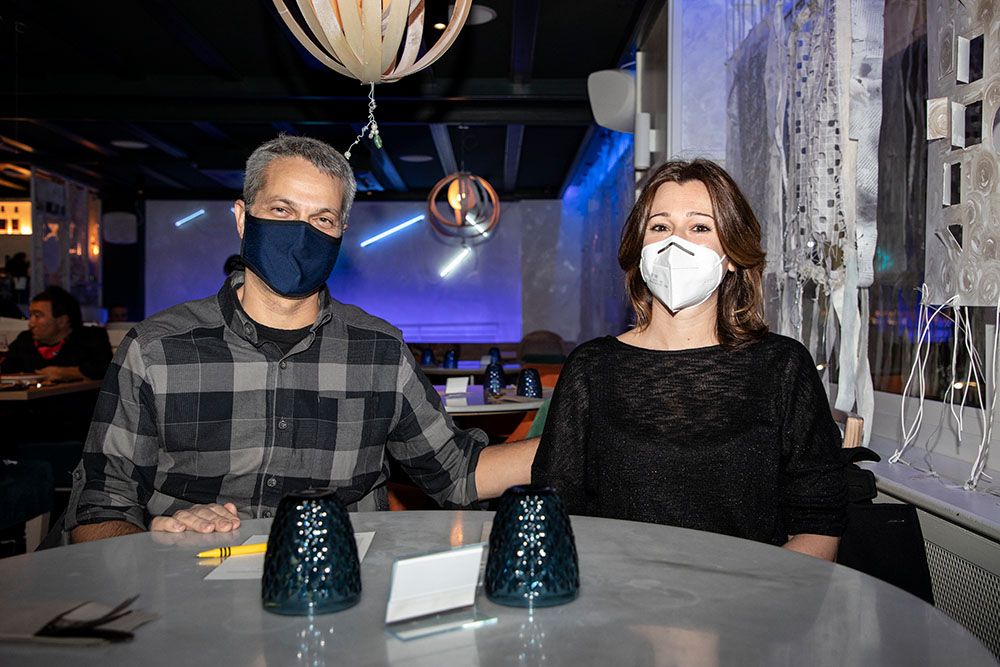 Jordi Fernández director de la creu roja andorrana i la seva parella