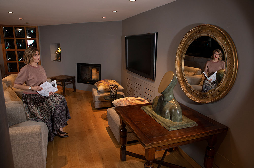 Clara Pintat al saló de casa seva