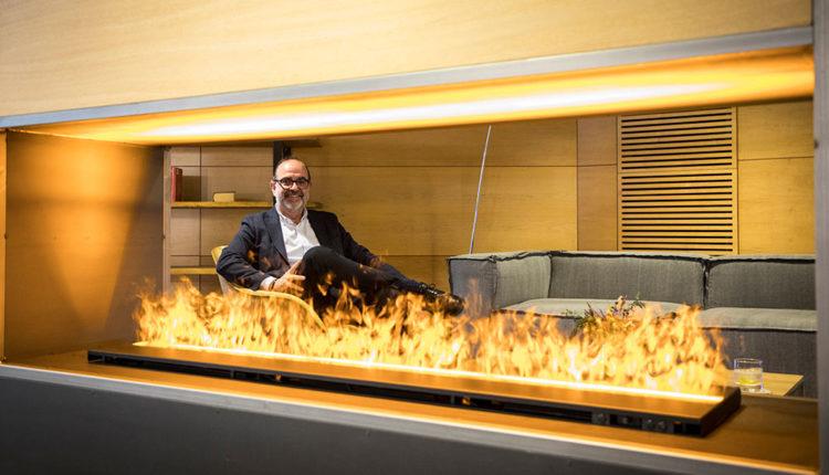 Jordi Daban al lobby de l'hotel Andorra Fènix