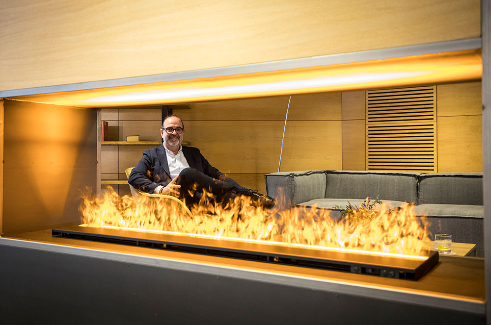 Jordi Daban al lobby de l'hotel Andorra Fènix