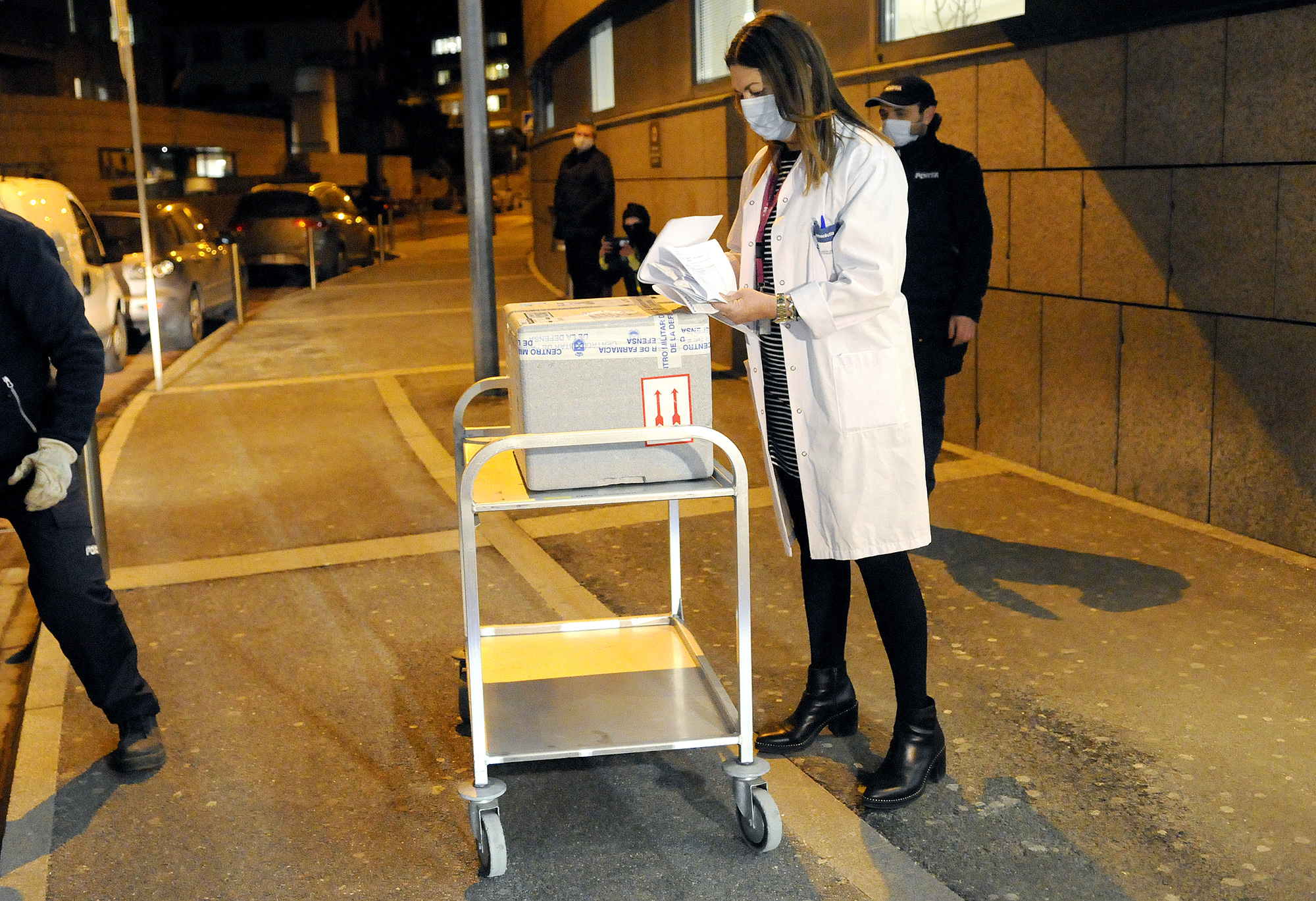 Arribada dosis vacuna SARS-CoV-2 de Pfizer