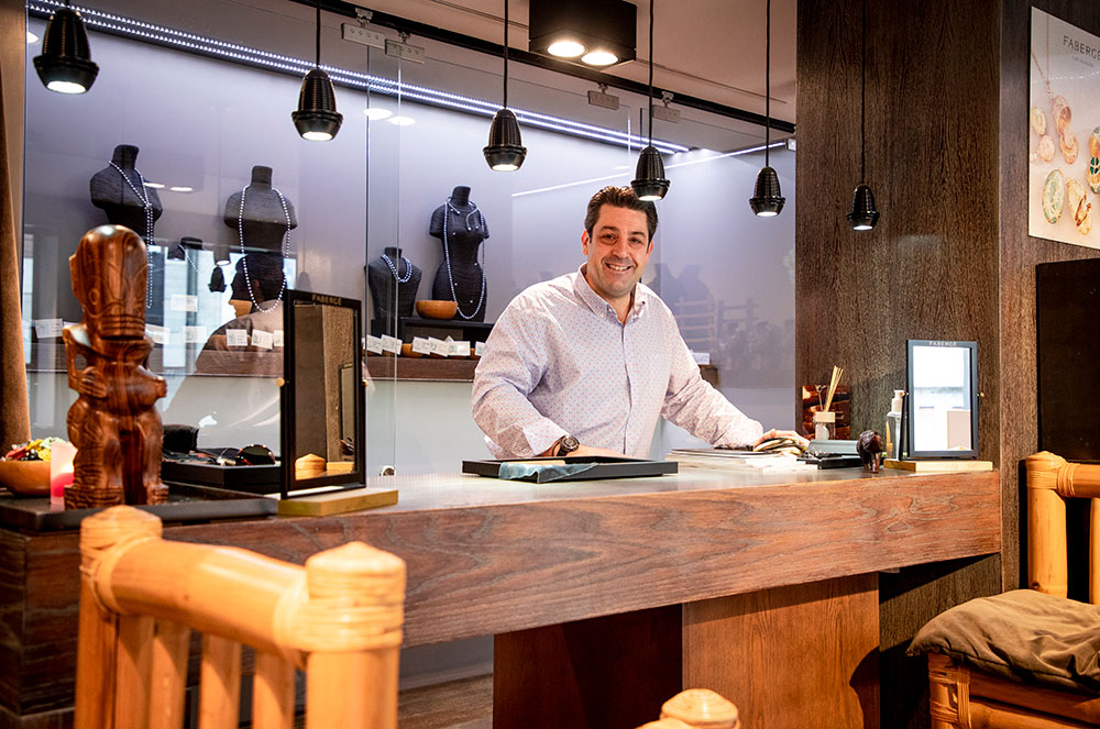 Laurent Pereira a la Perleria de Tahití