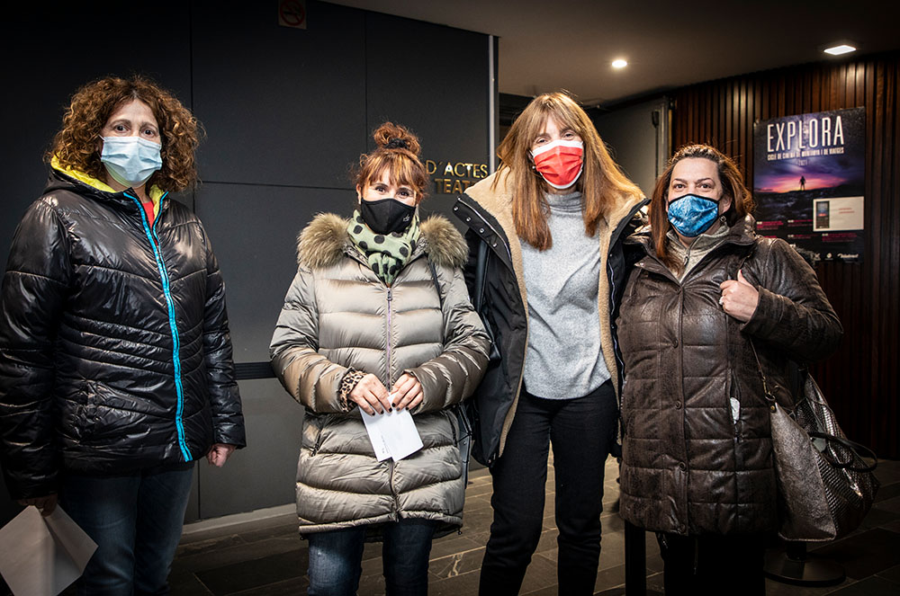 Públic a l'exposició de Núria Picas