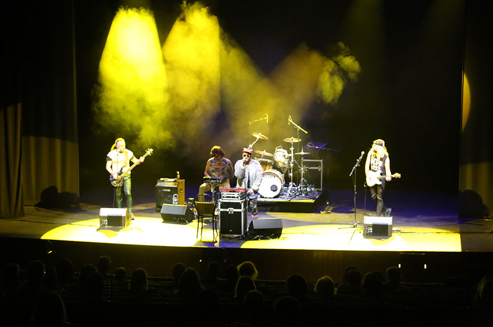 Concert del grup Punkers Love celebrat a l'auditori Claror dins del cicle La Cultura no s'atura