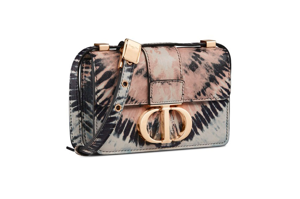 Bossa amb estampat tie dye i detalls daurats de DIOR
