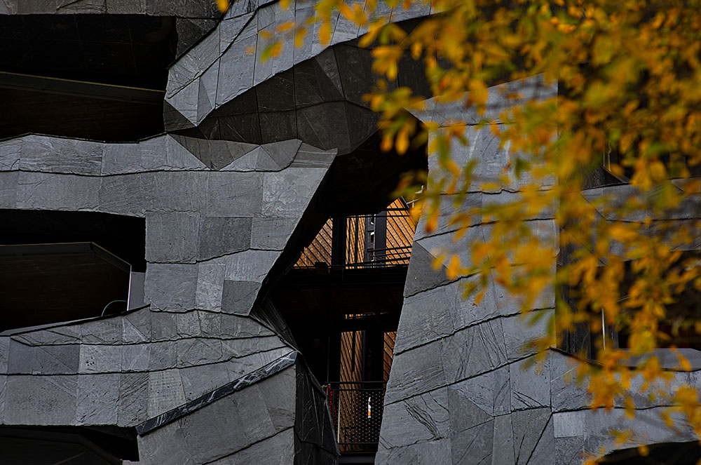 Una escultura que s’integra al paisatge